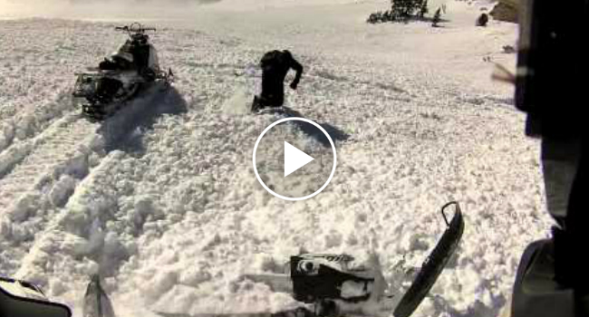 Amigos Salvam Homem Soterrado Na Neve Durante Avalanche