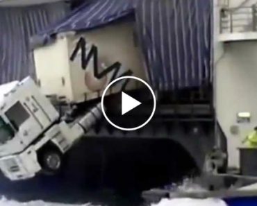 Falta De Segurança Quase Provoca Queda De Camião e Destruição De Ferry Falta De Segurança Quase Provoca Queda De Camião e Destruição De Ferry