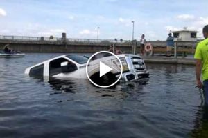 Mulher Deixa Pick-up Nova Do Marido Afundar-se No Rio