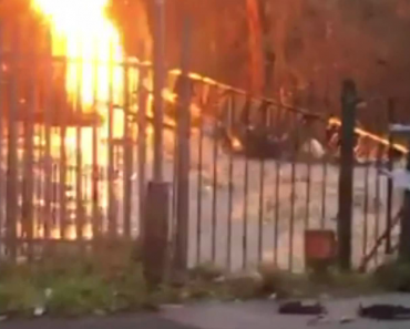 Ponte Fica Totalmente Destruída Com Inundação e Explosão De Gás Ponte Fica Totalmente Destruída Com Inundação e Explosão De Gás