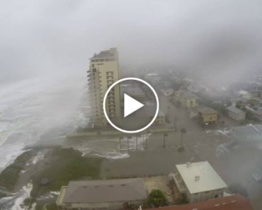 Time Lapse Dramático Mostra o Momento Em Que o Furacão Matthew Atinge a Praia De Jacksonville