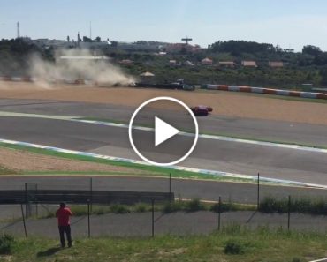 Ferrari 488 GTB Fica Sem Travões e Despista-se Violentamente No Estoril