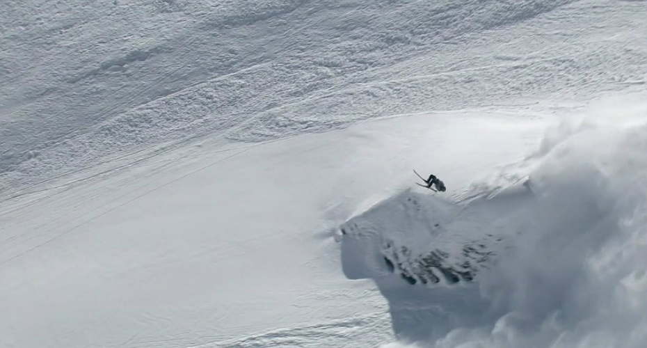 Esquiador Escapa De Avalanches e Ainda Dá Mortal Durante Fuga