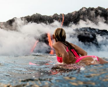 VIDEO: Esta é a Primeira Mulher Da História a Surfar Perto De Um Vulcão Em Erupção