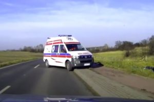 VIDEO: Nunca Uma Ambulância Foi Tão Rápida a Chegar Ao Local Do Acidente Como Esta