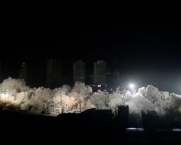 Incrível Demolição De 19 Edifícios Em Apenas 15 Segundos Incrível Demolição De 19 Edifícios Em Apenas 15 Segundos