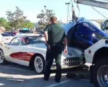 Carro Fica Em Cima De Outro Carro Após Tentativa Falhada De Estacionamento Carro Fica Em Cima De Outro Carro Após Tentativa Falhada De Estacionamento