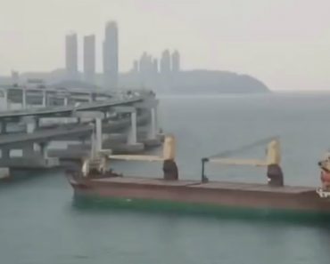 Capitão Bêbado Embate Com Cargueiro Russo Contra Uma Ponte Na Coreia Do Sul Capitão Bêbado Embate Com Cargueiro Russo Contra Uma Ponte Na Coreia Do Sul