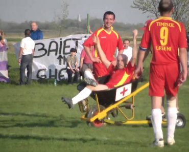 O Bizarro Momento Em Que Jogador Da Quinta Divisão De Equipa Romena Recebe Assistência Médica