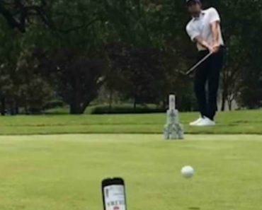 Golfista Mostra Como Se Serve Um Copo De Cerveja