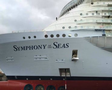 Vídeo Mostra De Perto a Monstruosidade Do Symphony Of The Seas, o Maior Navio De Cruzeiros Do Mundo Vídeo Mostra De Perto a Monstruosidade Do Symphony Of The Seas, o Maior Navio De Cruzeiros Do Mundo