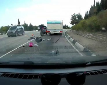 Passar Pelo Meio Do Trânsito Costuma Dar Sarilhos… Passar Pelo Meio Do Trânsito Costuma Dar Sarilhos…