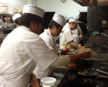 Vídeo De Interior De Cozinha De Restaurante Chinês Mostra a Incrível Coordenação Desta Equipa, Mas Não Só