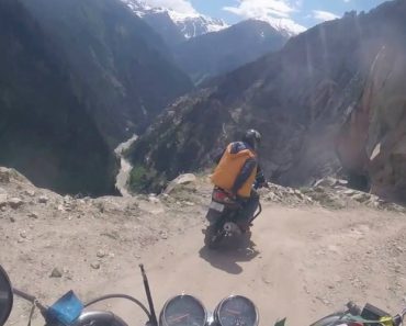 Motociclista Percorre Uma Das Estradas Mais Perigosas Do Mundo