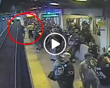 Funcionário Do Metro Salva a Vida De Passageiro No Último Instante