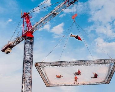 Amigos Realizam Alucinantes Saltos a 30 Metros De Altura No Maior Trampolim Suspenso Amigos Realizam Alucinantes Saltos a 30 Metros De Altura No Maior Trampolim Suspenso