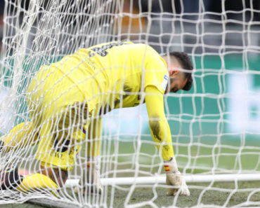 VIDEO: “Pés De Manteiga”? O Erro Deste Guarda-Redes Promete Correr Mundo VIDEO: “Pés De Manteiga”? O Erro Deste Guarda-Redes Promete Correr Mundo