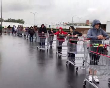 VIDEO: Acha Que a Fila Do Seu Supermercado é Grande? Veja Esta Na Califórnia