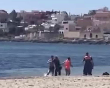 VIDEO: Polícia Agredido Em Praia Depois De Pedir a Banhistas Para Saírem