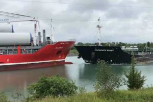 VIDEO: Dois Navios Colidem Em Canal No Canadá