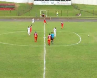 VIDEO: Insólito: Partida De Futebol No Brasil Teve Direito a Círculo “Oval” No Meio Campo VIDEO: Insólito: Partida De Futebol No Brasil Teve Direito a Círculo “Oval” No Meio Campo