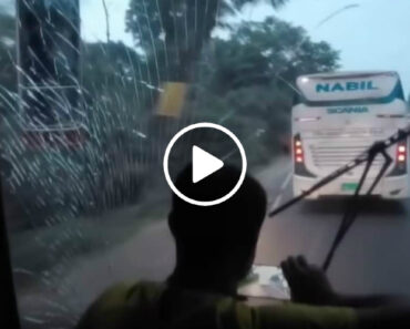 Uma Rota De Autocarro Verdadeiramente Assustadora No Bangladesh