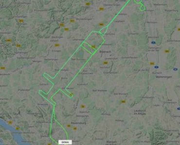 VIDEO: Piloto Alemão “Desenha” Seringa No Céu Em Honra Do Início Da Vacinação