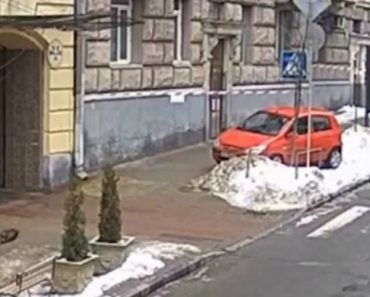 Não Respeitou Sinal Para Não Estacionar, Acabou Com o Carro Desfeito Não Respeitou Sinal Para Não Estacionar, Acabou Com o Carro Desfeito