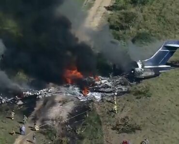 Avião Despenha-se e é Consumido Pelas Chamas. 21 Passageiros Sobreviveram Avião Despenha-se e é Consumido Pelas Chamas. 21 Passageiros Sobreviveram