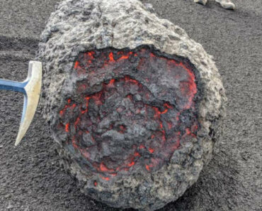 Bombas De Lava Rolam Pelo Vulcão Cumbre Vieja Em La Palma Bombas De Lava Rolam Pelo Vulcão Cumbre Vieja Em La Palma