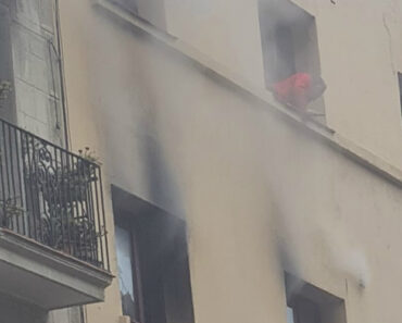 Pessoas Saltam De Janelas De Hotel De Barcelona Para Fugir Das Chamas