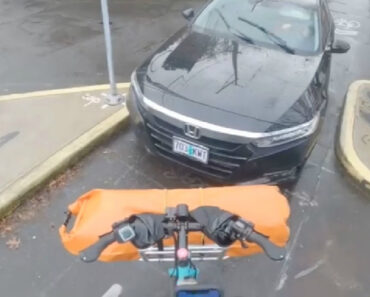 Karma Instantâneo Para Automobilista Que Tentou Forçar Passagem Por Uma Ciclovia