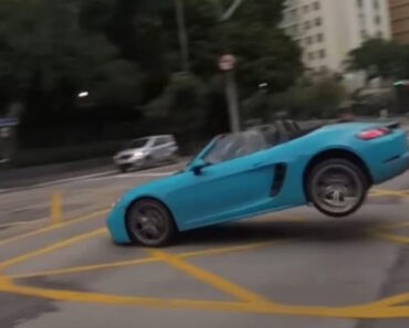 Porsche Boxster Aos Saltos Em Avenida De São Paulo