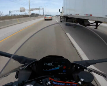 Motociclista Numa BMW S 1000 RR “Toca De Raspão” Em Carro a 230 Km/h Motociclista Numa BMW S 1000 RR “Toca De Raspão” Em Carro a 230 Km/h