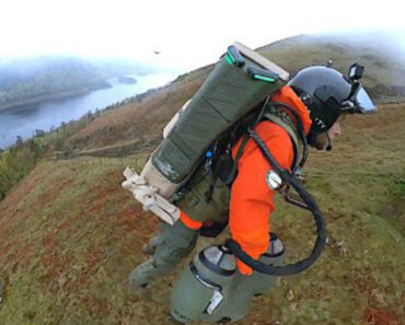 Incrível Voo De Jetpack Montanha Acima
