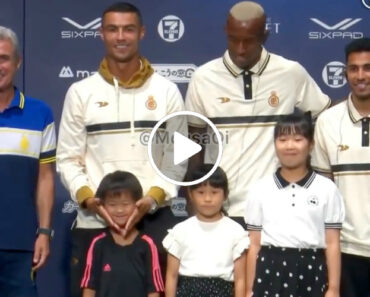 Cristiano Ronaldo Brinca Com Criança No Japão e As Imagens Do Momento Já Se Tornaram Virais