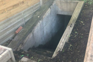 Homem Descobre Bunker Subterrâneo Enquanto Tratava Do Jardim De Casa