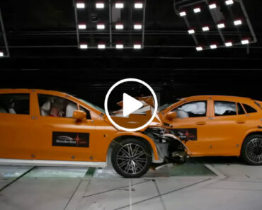 Mercedes-Benz Realiza o Primeiro Teste Público De Colisão Com Dois Carros Elétricos