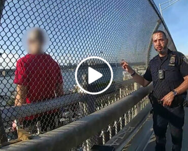 Polícia Chora Compulsivamente Após Salvar Homem Nos EUA Polícia Chora Compulsivamente Após Salvar Homem Nos EUA