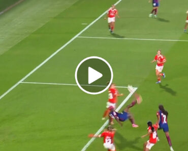 Oshoala Faz Golaço De Pontapé De Bicicleta Na Vitória Expressiva Do Barcelona Diante Do Benfica