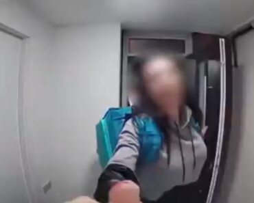 Entregadora De Comida Descobre Traição Ao Fazer Entrega Na Casa Da Amante Do Marido Entregadora De Comida Descobre Traição Ao Fazer Entrega Na Casa Da Amante Do Marido