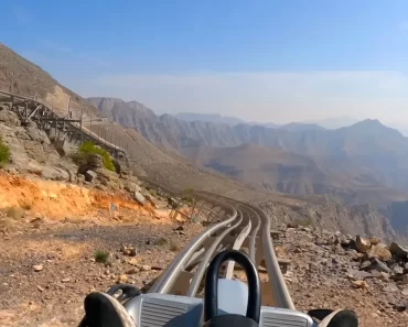 Imagens Incríveis De Uma Montanha-Russa No Deserto Nos Emirados Árabes Unidos Imagens Incríveis De Uma Montanha-Russa No Deserto Nos Emirados Árabes Unidos