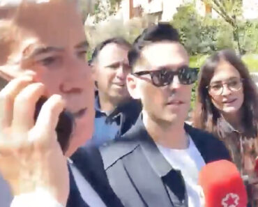 Presidente Da Federação Espanhola Tenta Evitar Jornalistas Com Chamada Falsa e é Surpreendido Por Uma Real Presidente Da Federação Espanhola Tenta Evitar Jornalistas Com Chamada Falsa e é Surpreendido Por Uma Real