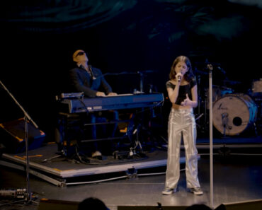 Abrunhosa Viu Adolescente No YouTube e Convidou-a Para Concerto Sem Qualquer Ensaio Abrunhosa Viu Adolescente No YouTube e Convidou-a Para Concerto Sem Qualquer Ensaio