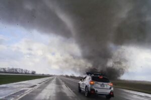 Tornados, Granizo “Gigante” e Ventos De Quase 100 Km/h No Nebrasca