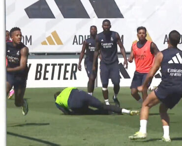 Gritos De Dor De Courtois Após Romper Os Ligamentos Impressionaram Os Colegas Gritos De Dor De Courtois Após Romper Os Ligamentos Impressionaram Os Colegas
