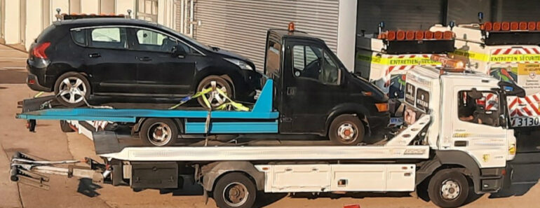 Reboque Apreendido… Em Cima De Outro Reboque, Enquanto Rebocava Um Carro Reboque Apreendido… Em Cima De Outro Reboque, Enquanto Rebocava Um Carro