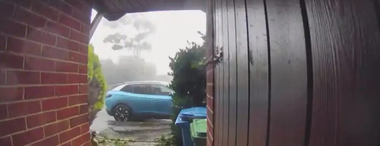 Tornado Assola Cidade Inglesa e Provoca Estragos Tornado Assola Cidade Inglesa e Provoca Estragos