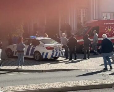 Homem Armado Com Catana Invade Câmara De Torres Vedras. Há 4 Feridos Homem Armado Com Catana Invade Câmara De Torres Vedras. Há 4 Feridos