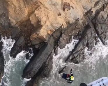 O Momento Em Que Um Homem Preso Num Penhasco é Resgatado De Helicóptero O Momento Em Que Um Homem Preso Num Penhasco é Resgatado De Helicóptero